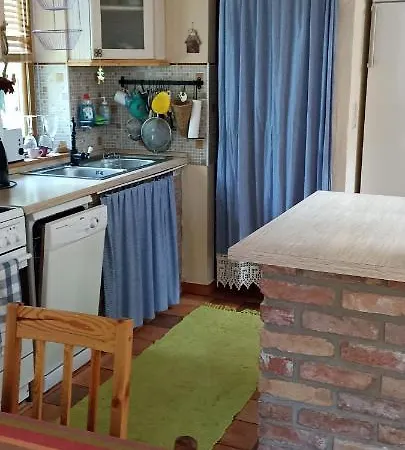 Barackvirag Apartmanhaz * فونيارتْسفاشغ