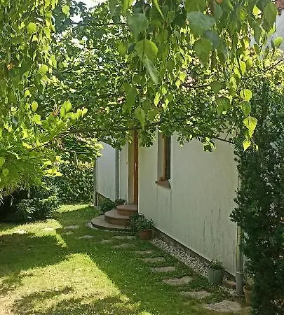 Barackvirag Apartmanhaz דירה *