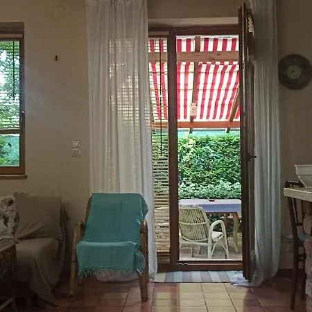 Barackvirag Apartmanhaz דירה *