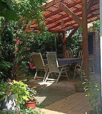 Barackvirag Apartmanhaz דירה *