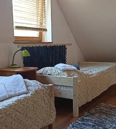 Barackvirag Apartmanhaz פוניארצוושהג'