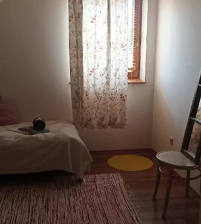 Barackvirag Apartmanhaz דירה *