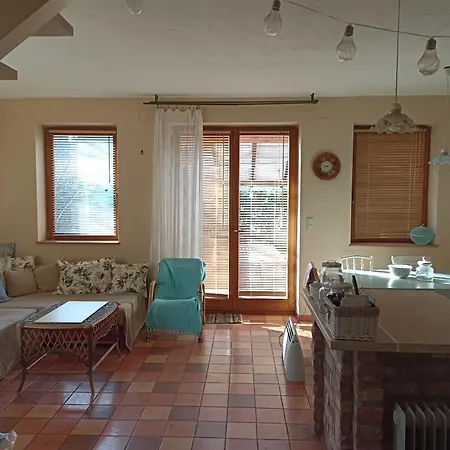Barackvirag Apartmanhaz شقة فونيارتْسفاشغ