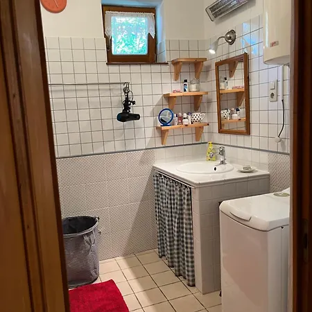 Barackvirag Apartmanhaz شقة