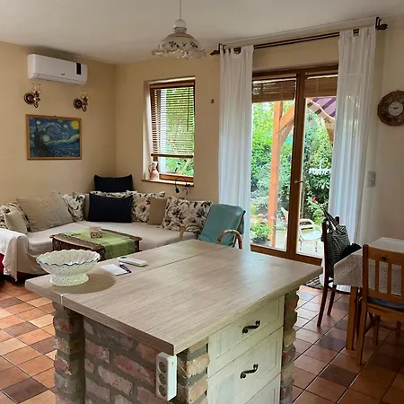 Barackvirag Apartmanhaz شقة فونيارتْسفاشغ