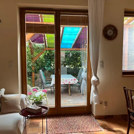 Barackvirag Apartmanhaz * فونيارتْسفاشغ