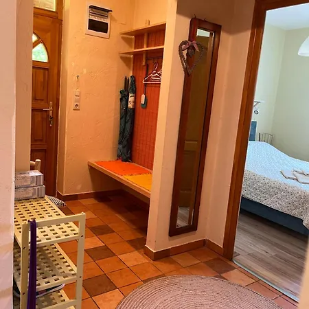 Barackvirag Apartmanhaz شقة