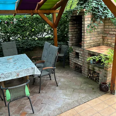 شقة Barackvirag Apartmanhaz