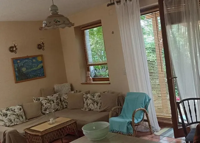 Barackvirag Apartmanhaz *