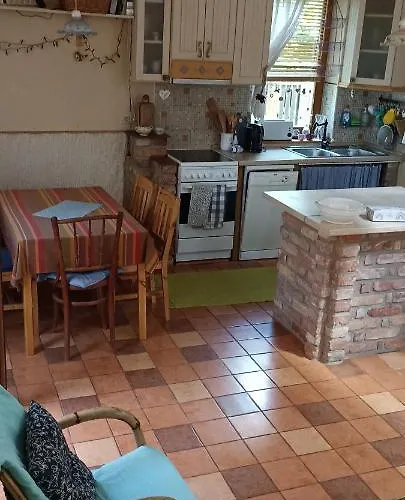 Barackvirag Apartmanhaz Apartament